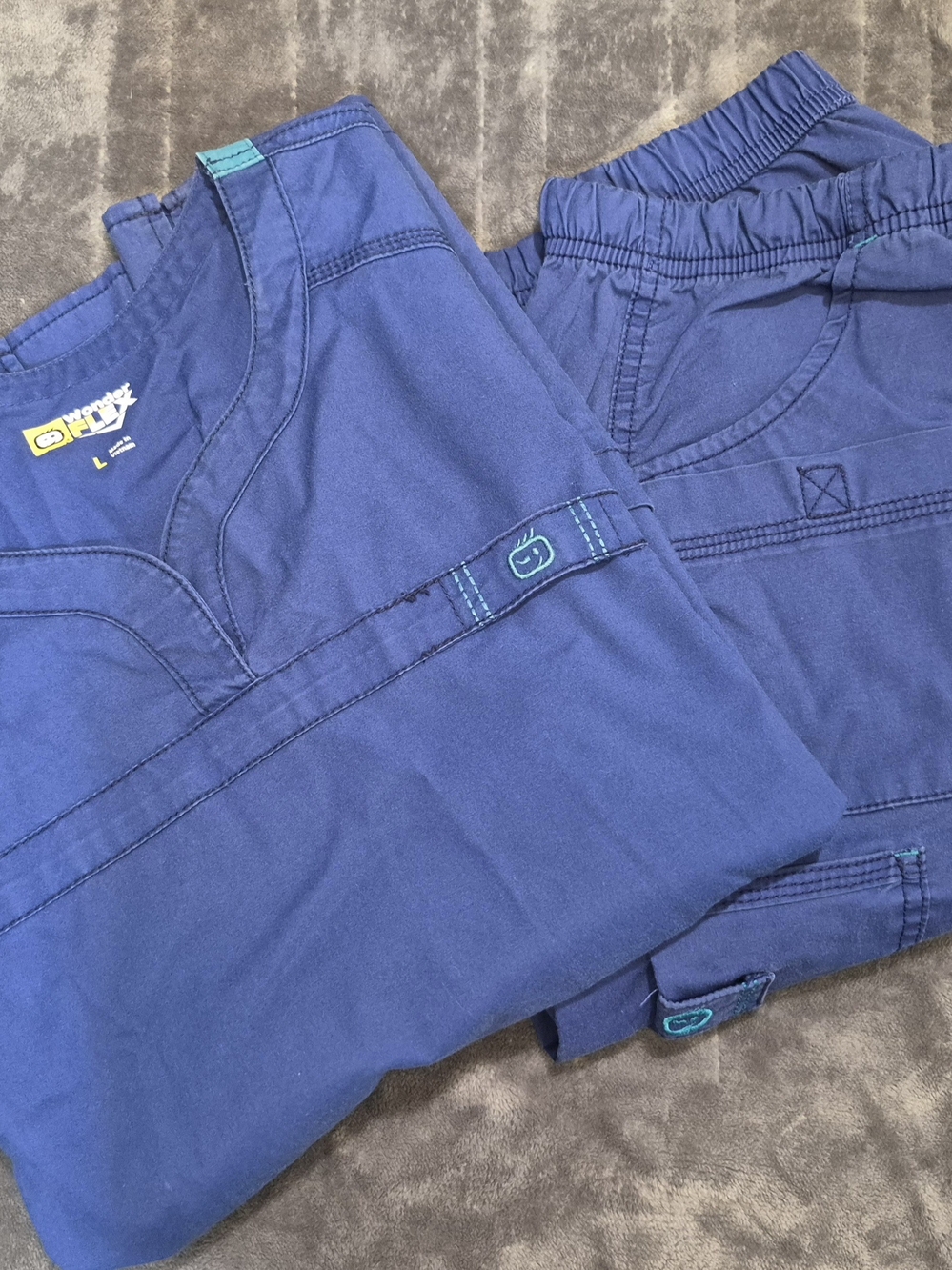 WonderWink Women's Navy Blue Scrub Set with Teal Accents
